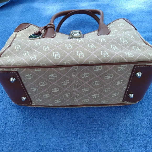 Dooney & Bourke Small Handbag-Like New 12"x8"x4" - Picture 7 of 9